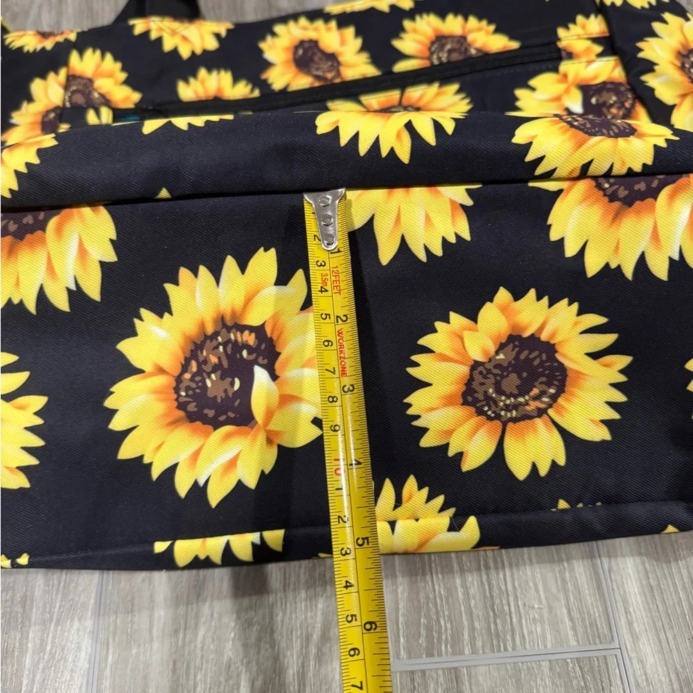 Black sunflower tote w tons of pockets - Picture 4 of 8